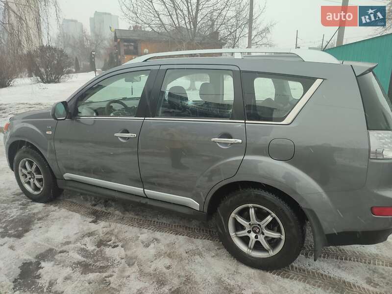 Mitsubishi Outlander XL 2009