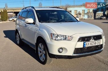 Внедорожник / Кроссовер Mitsubishi Outlander XL 2012 в Харькове