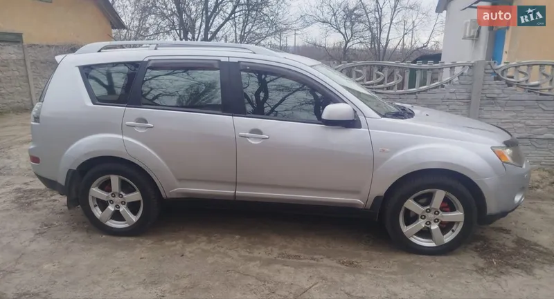 Mitsubishi Outlander XL