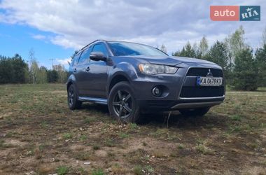 Позашляховик / Кросовер Mitsubishi Outlander XL 2010 в Києві