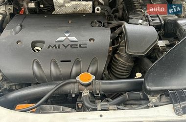 Позашляховик / Кросовер Mitsubishi Outlander XL 2011 в Києві