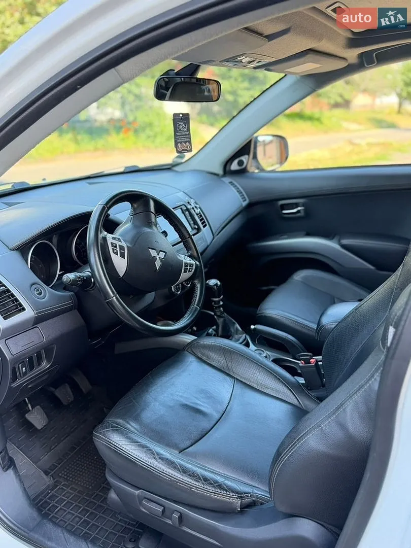 2012 Mitsubishi Outlander - мініатюра 10