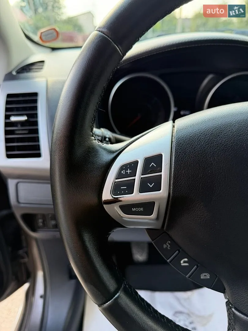 2011 Mitsubishi Outlander - мініатюра 25