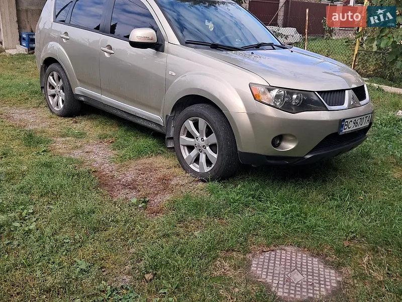 Mitsubishi Outlander XL