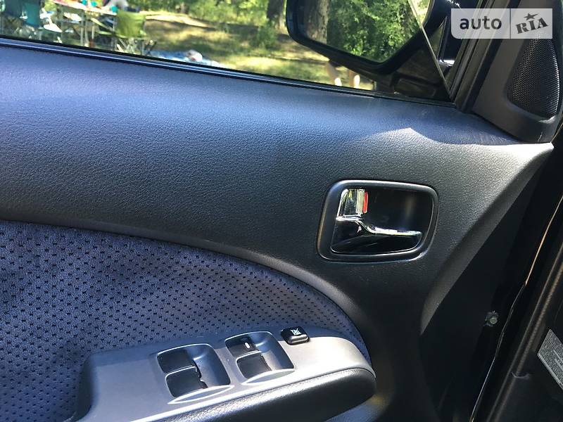 Позашляховик / Кросовер Mitsubishi Outlander 2005 в Києві