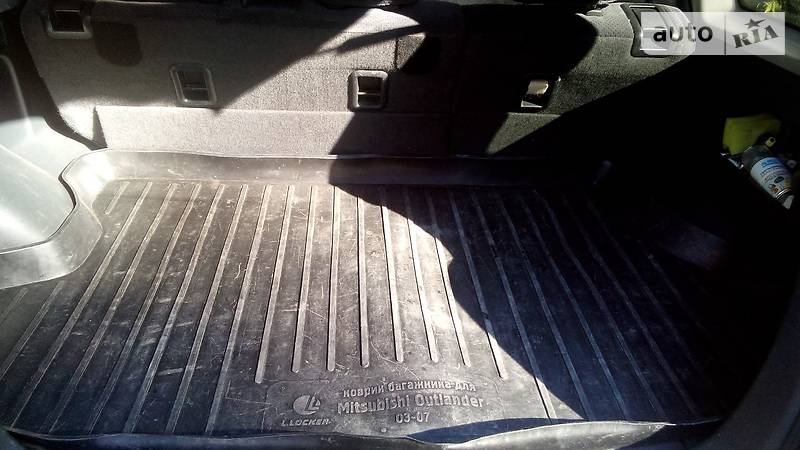 Позашляховик / Кросовер Mitsubishi Outlander 2005 в Києві