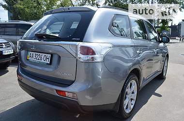 Внедорожник / Кроссовер Mitsubishi Outlander 2013 в Киеве