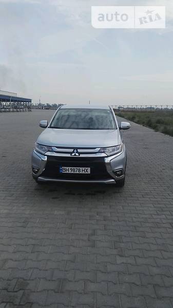 Позашляховик / Кросовер Mitsubishi Outlander 2016 в Одесі