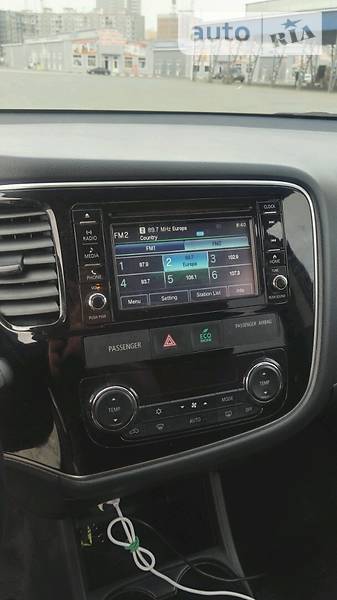 Позашляховик / Кросовер Mitsubishi Outlander 2016 в Одесі