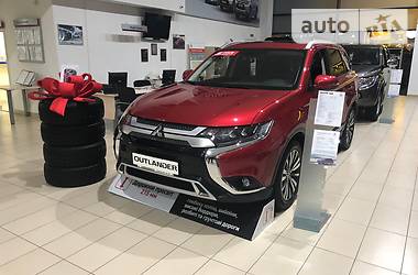 Внедорожник / Кроссовер Mitsubishi Outlander 2018 в Киеве