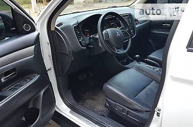 Позашляховик / Кросовер Mitsubishi Outlander 2012 в 