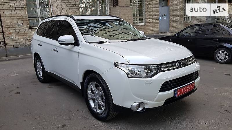 Позашляховик / Кросовер Mitsubishi Outlander 2012 в 