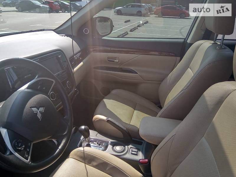 Внедорожник / Кроссовер Mitsubishi Outlander 2014 в Киеве