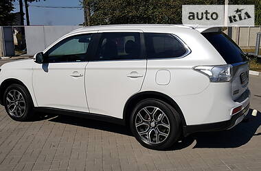 Внедорожник / Кроссовер Mitsubishi Outlander 2015 в Тернополе