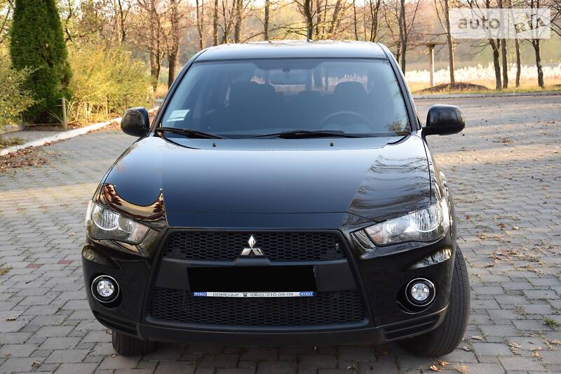 Внедорожник / Кроссовер Mitsubishi Outlander 2012 в Горловке