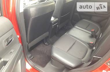 Позашляховик / Кросовер Mitsubishi Outlander 2014 в 