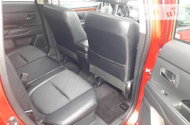 Позашляховик / Кросовер Mitsubishi Outlander 2014 в 
