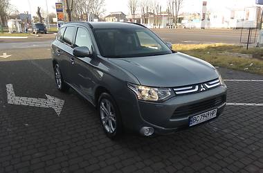 Позашляховик / Кросовер Mitsubishi Outlander 2013 в 