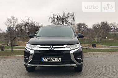 Внедорожник / Кроссовер Mitsubishi Outlander 2016 в Запорожье