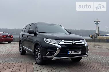 Внедорожник / Кроссовер Mitsubishi Outlander 2016 в Запорожье