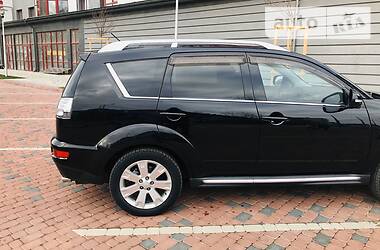 Позашляховик / Кросовер Mitsubishi Outlander 2010 в 