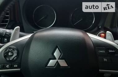 Позашляховик / Кросовер Mitsubishi Outlander 2014 в 
