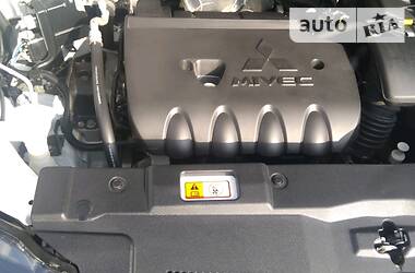 Позашляховик / Кросовер Mitsubishi Outlander 2014 в 