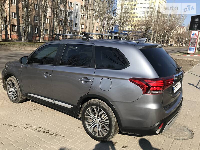 Позашляховик / Кросовер Mitsubishi Outlander 2018 в Одесі