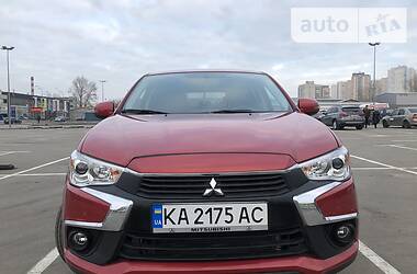Позашляховик / Кросовер Mitsubishi Outlander 2019 в Києві
