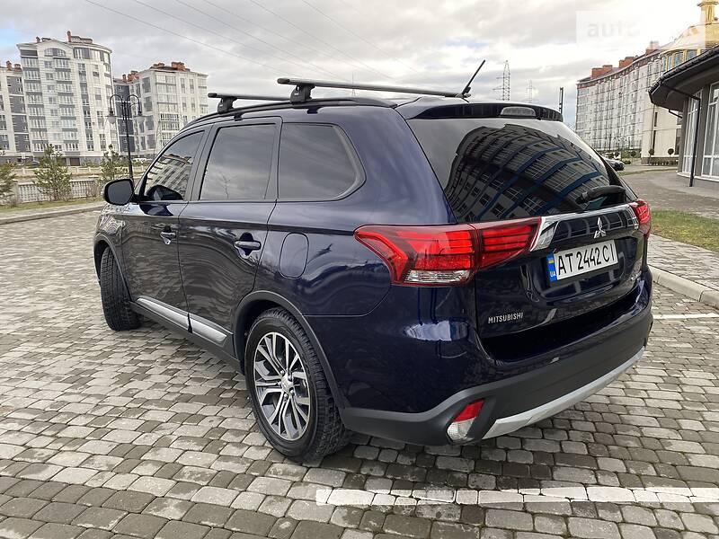 Позашляховик / Кросовер Mitsubishi Outlander 2016 в Івано-Франківську