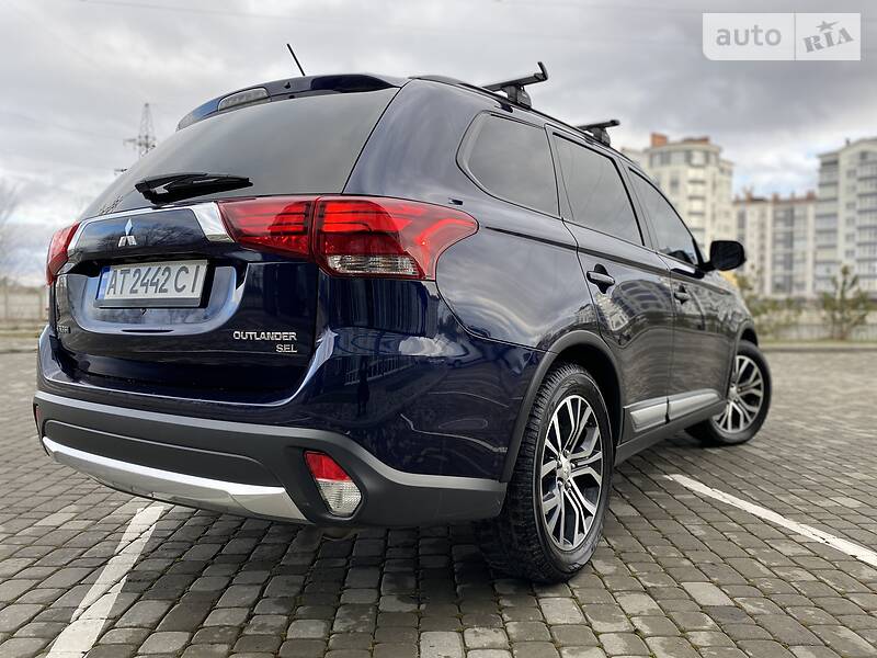 Позашляховик / Кросовер Mitsubishi Outlander 2016 в Івано-Франківську