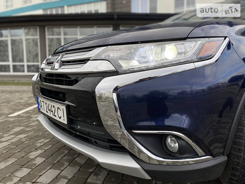Позашляховик / Кросовер Mitsubishi Outlander 2016 в Івано-Франківську