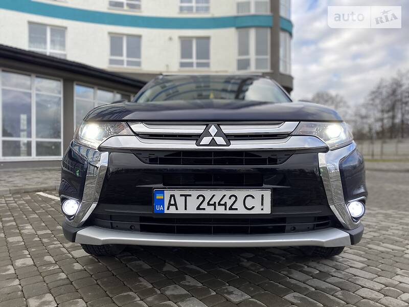 Позашляховик / Кросовер Mitsubishi Outlander 2016 в Івано-Франківську