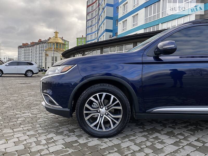 Позашляховик / Кросовер Mitsubishi Outlander 2016 в Івано-Франківську