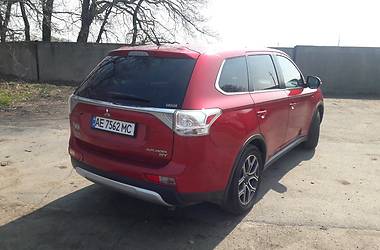 Позашляховик / Кросовер Mitsubishi Outlander 2014 в 