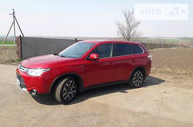 Позашляховик / Кросовер Mitsubishi Outlander 2014 в 