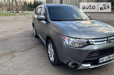 Позашляховик / Кросовер Mitsubishi Outlander 2015 в 