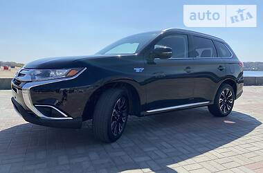 Позашляховик / Кросовер Mitsubishi Outlander 2017 в 