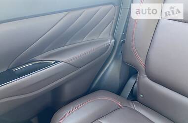 Позашляховик / Кросовер Mitsubishi Outlander 2017 в 