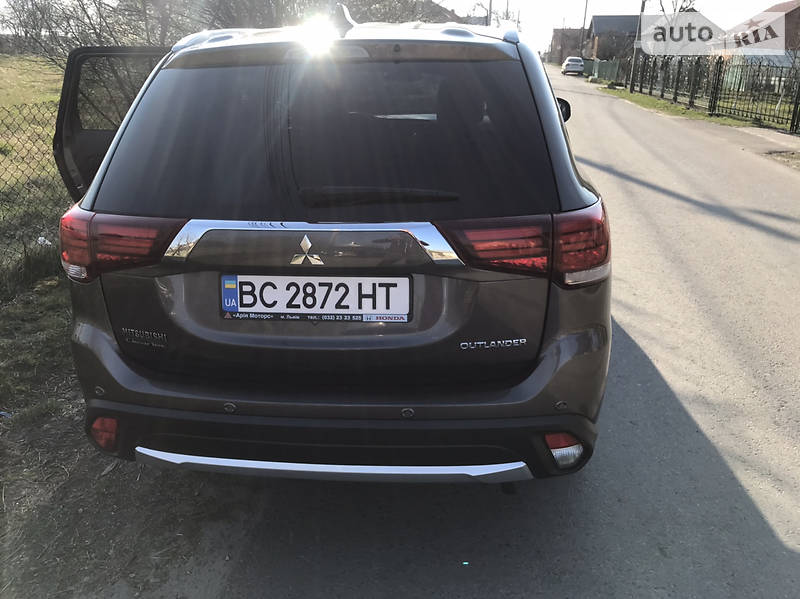 Позашляховик / Кросовер Mitsubishi Outlander 2018 в Львові