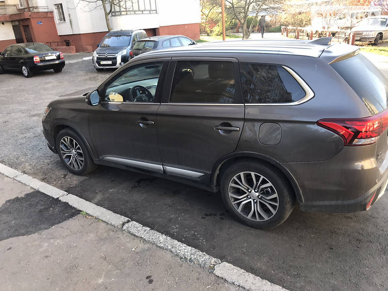 Позашляховик / Кросовер Mitsubishi Outlander 2018 в Львові