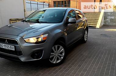Позашляховик / Кросовер Mitsubishi Outlander 2013 в 
