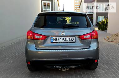 Позашляховик / Кросовер Mitsubishi Outlander 2013 в 