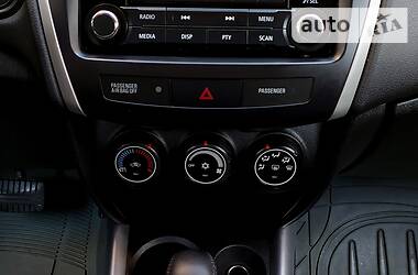 Позашляховик / Кросовер Mitsubishi Outlander 2013 в 