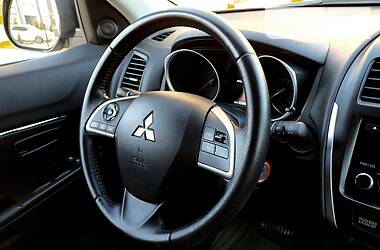 Позашляховик / Кросовер Mitsubishi Outlander 2013 в 