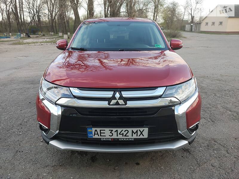 Позашляховик / Кросовер Mitsubishi Outlander 2015 в Новомосковську