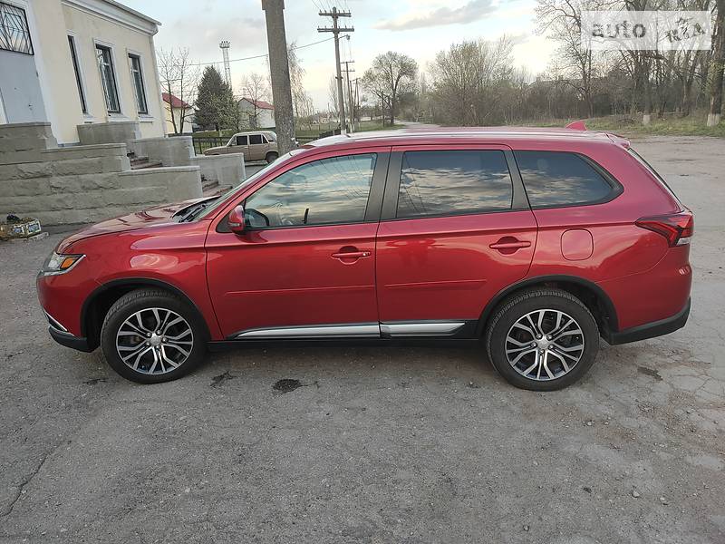 Позашляховик / Кросовер Mitsubishi Outlander 2015 в Новомосковську