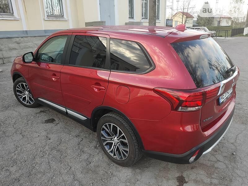 Позашляховик / Кросовер Mitsubishi Outlander 2015 в Новомосковську