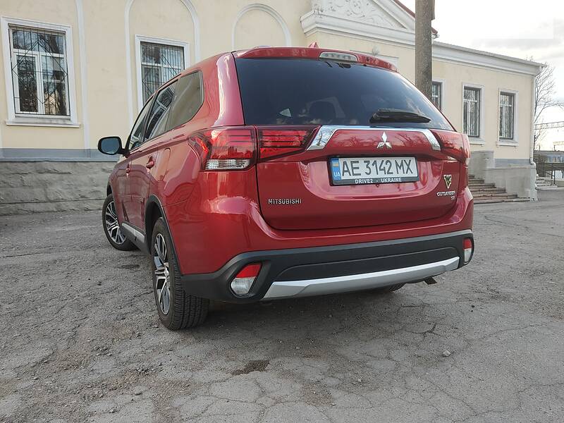 Позашляховик / Кросовер Mitsubishi Outlander 2015 в Новомосковську