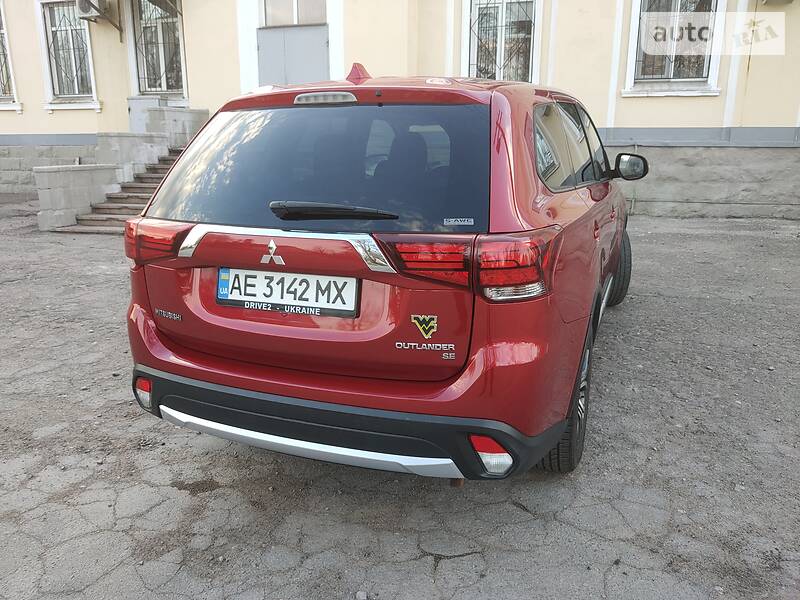 Позашляховик / Кросовер Mitsubishi Outlander 2015 в Новомосковську
